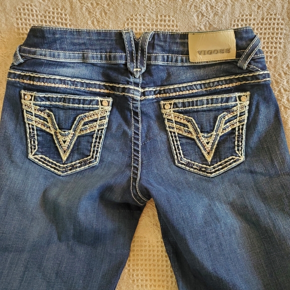 Women's Vigoss size 7/8 dark denim distressed jeans. The Chelsea bootcut. - Picture 7 of 16